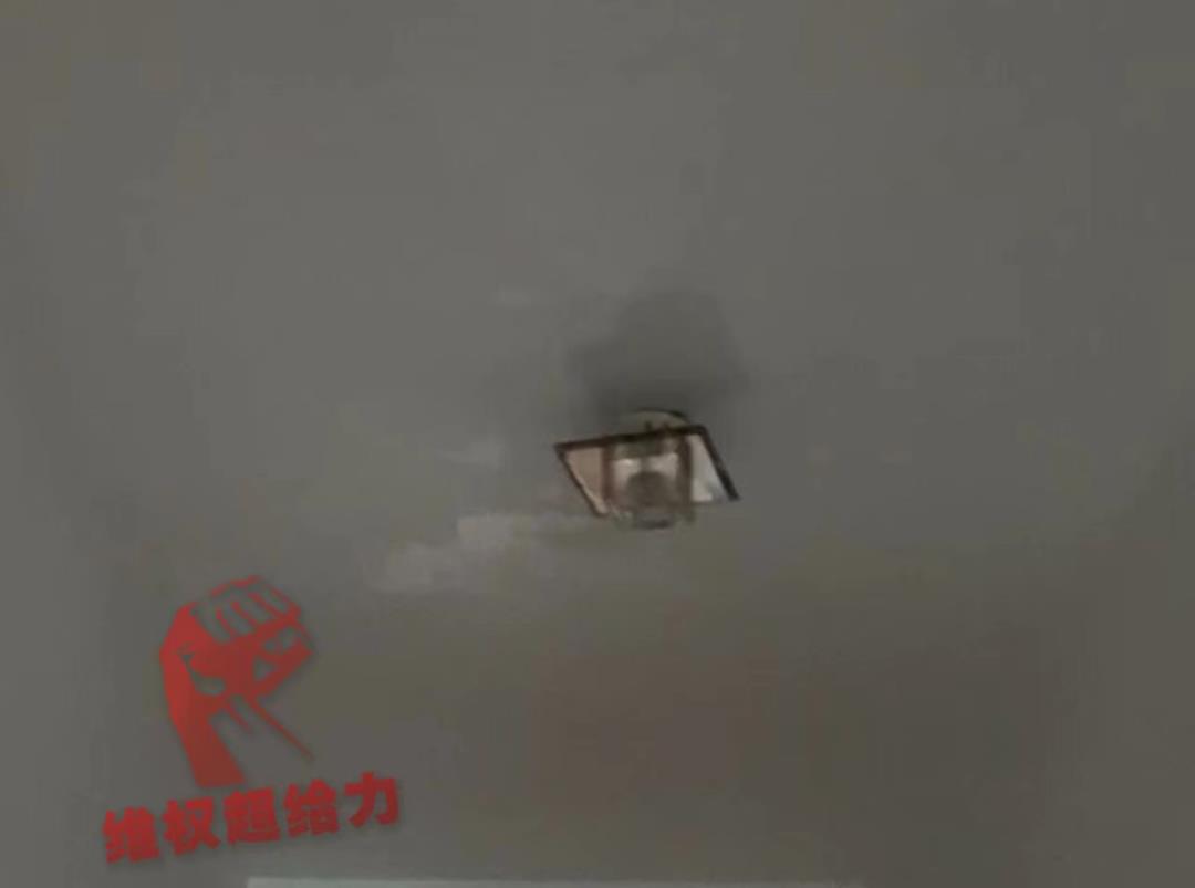 DƬ